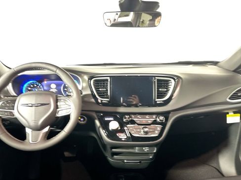 New 2026 Chrysler Voyager LX image 12