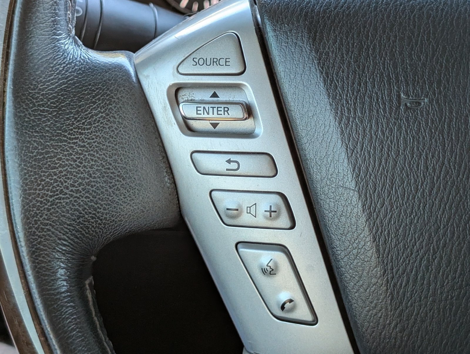 Used 2015 INFINITI QX80 2WD w/ 22" Wheel Package image 27