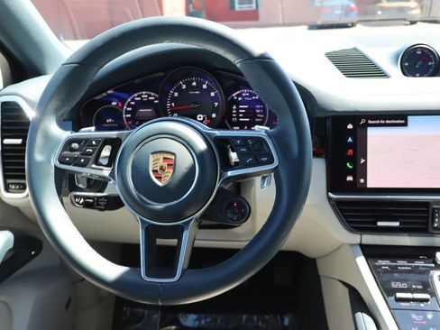 Used 2023 Porsche Cayenne Platinum Edition AWD/4WD image 12