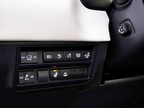 Used 2024 Toyota Sequoia Capstone AWD/4WD image 39