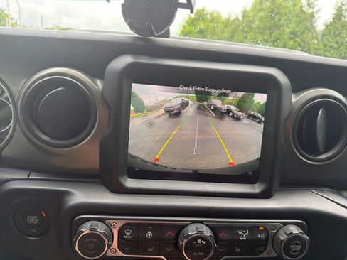 Used 2023 Jeep Wrangler Unlimited Sport AWD/4WD image 17