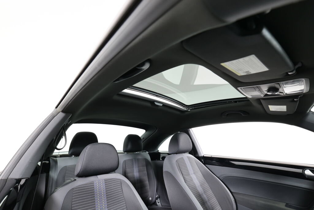 Used 2012 Volkswagen Beetle 2.0T FWD image 31