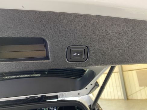 Used 2025 GMC Acadia Elevation image 33