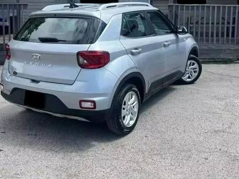 Used 2020 Hyundai Venue SEL FWD image 4