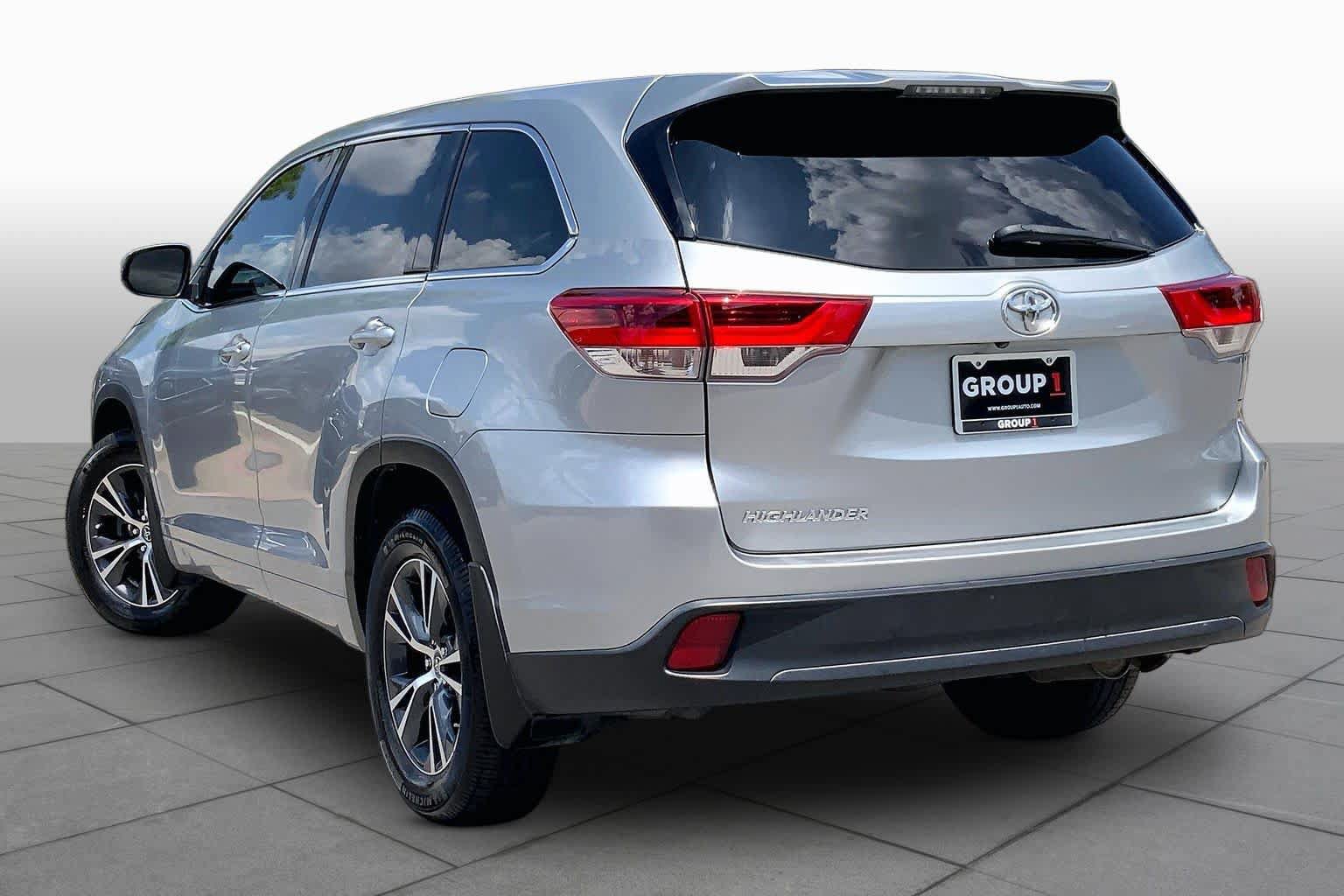 Used 2017 Toyota Highlander LE FWD image 12