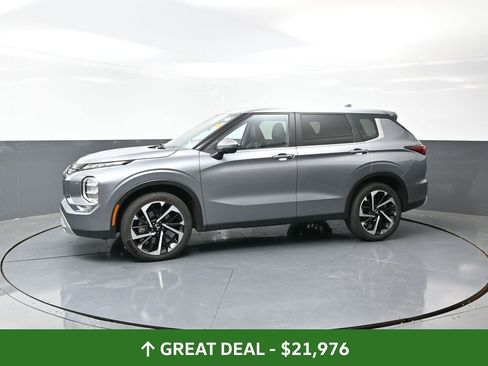 Used 2024 Mitsubishi Outlander SE image 10