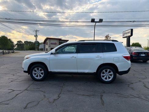 Used 2013 Toyota Highlander Plus AWD/4WD image 2