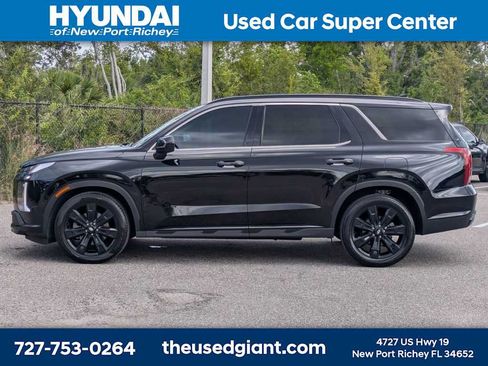 Used 2024 Hyundai Palisade XRT FWD image 2