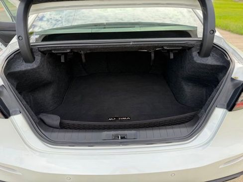 Used 2022 Nissan Maxima SR w/ Sport Mat Group image 11