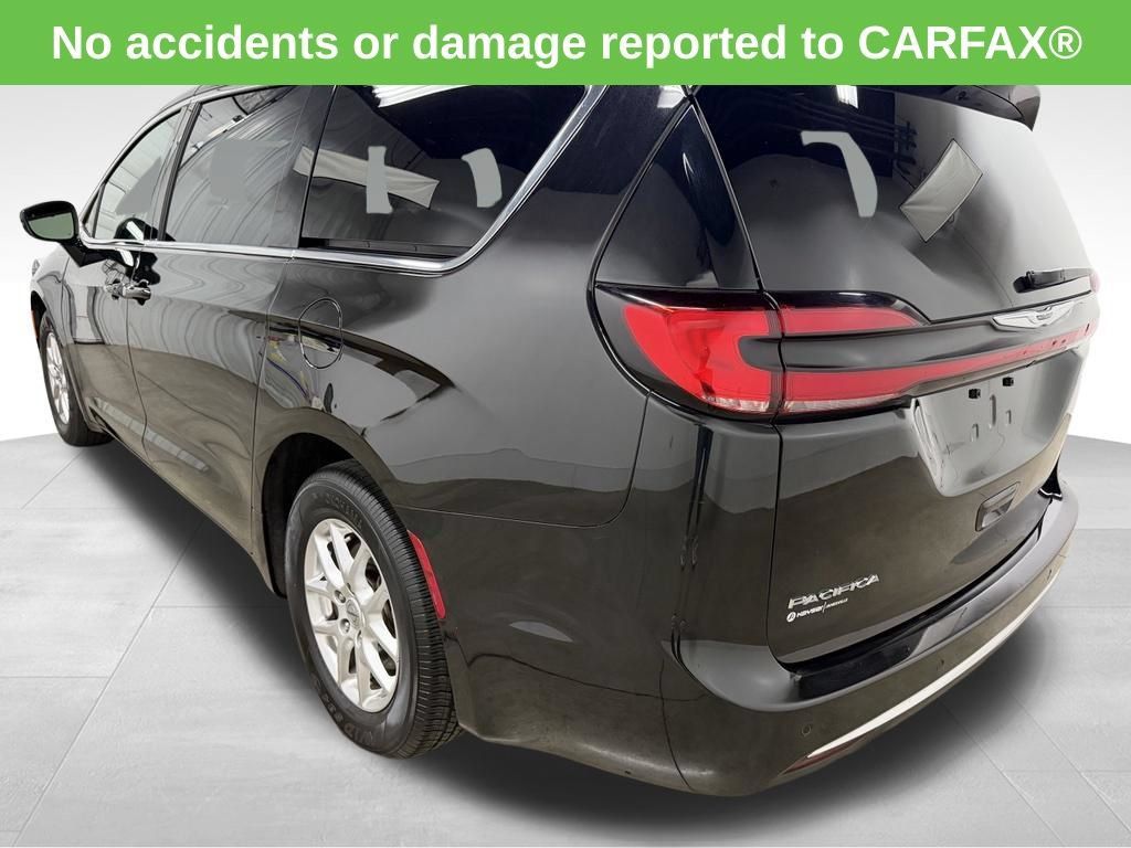 Used 2025 Chrysler Pacifica Select FWD image 5