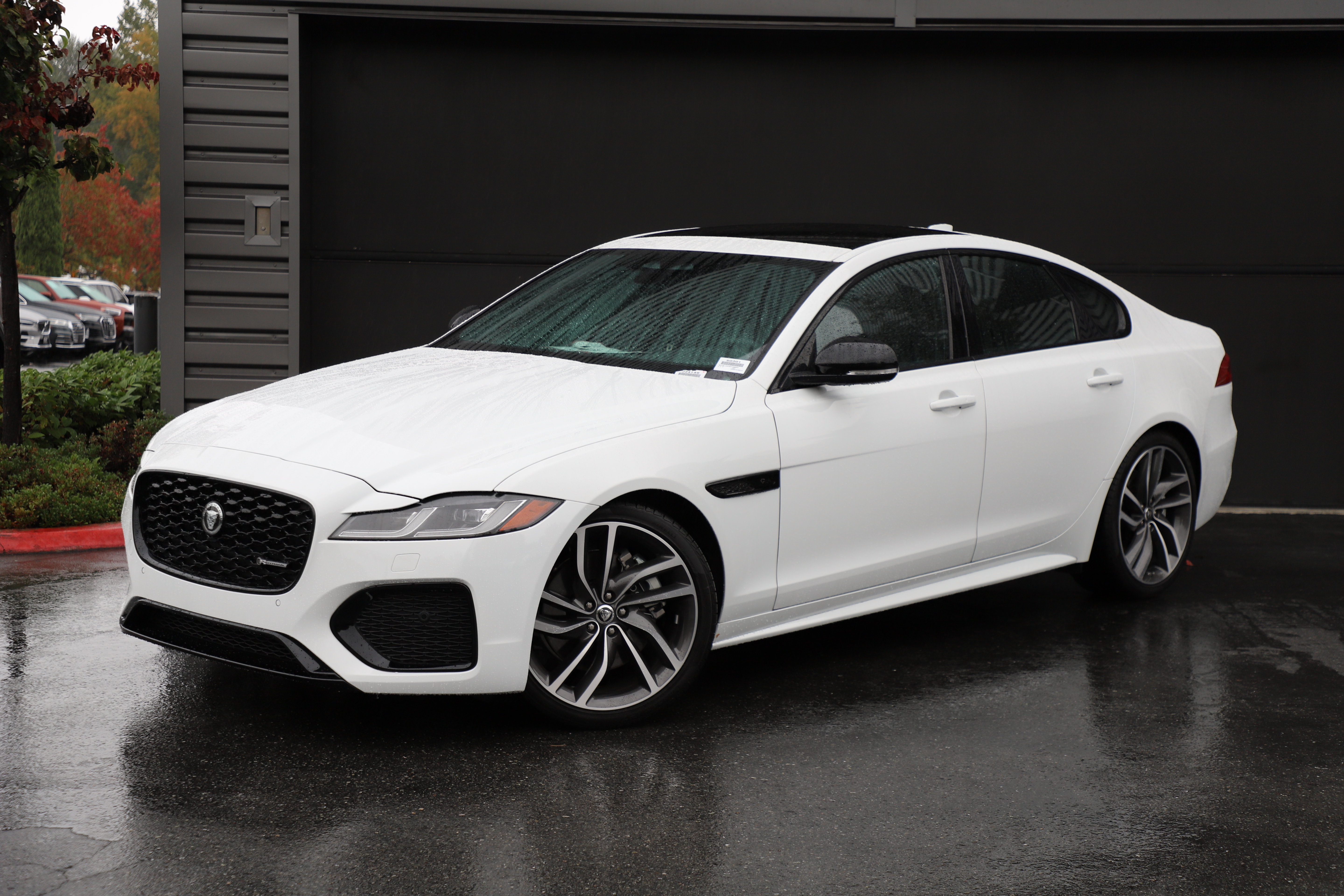 Used 2024 Jaguar XF R-Dynamic SE AWD/4WD image 1