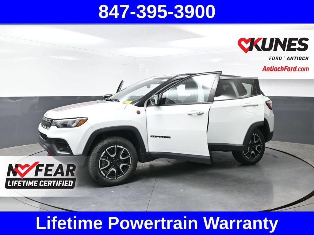 Used 2025 Jeep Compass Trailhawk AWD/4WD image 54