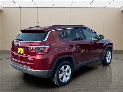 Used 2021 Jeep Compass Latitude w/ Convenience Group FWD image 3