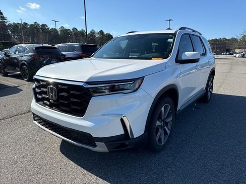 Used 2025 Honda Pilot Elite image 4