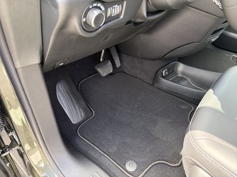 New 2027 Chrysler Pacifica Select FWD image 30