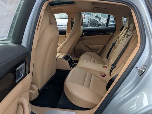 Used 2021 Porsche Panamera RWD image 7