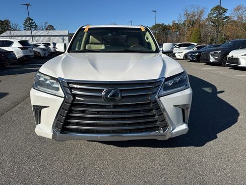 Used 2019 Lexus LX 570 4WD image 3