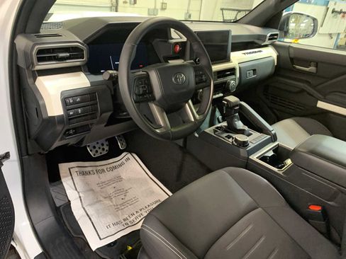 Used 2024 Toyota Tacoma TRD Sport image 10