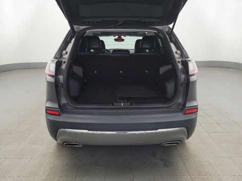 Used 2019 Jeep Cherokee Limited image 29