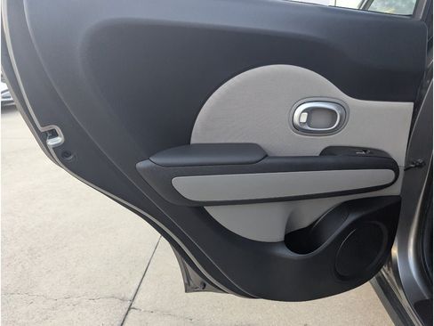 Used 2018 Kia Soul FWD image 16