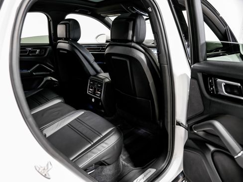 Used 2020 Porsche Cayenne S image 30