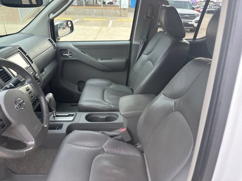 Used 2011 Nissan Frontier SL AWD/4WD image 2