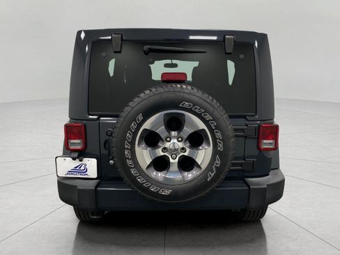 Used 2016 Jeep Wrangler Unlimited Sahara w/ Connectivity Group AWD/4WD image 31