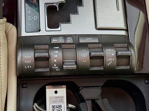 Used 2013 Lexus LX 570 4WD image 25