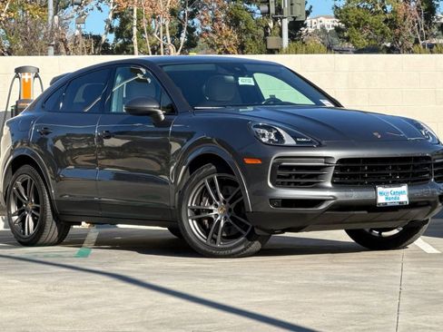 Used 2021 Porsche Cayenne Base image 2