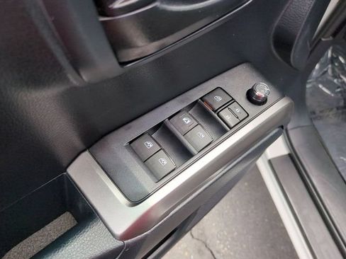 Used 2018 Toyota Tacoma SR5 RWD image 23