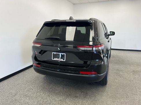 Used 2024 Jeep Grand Cherokee Altitude image 6