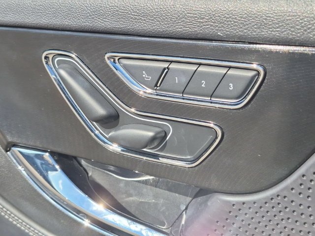 Used 2024 Lincoln Corsair AWD image 13