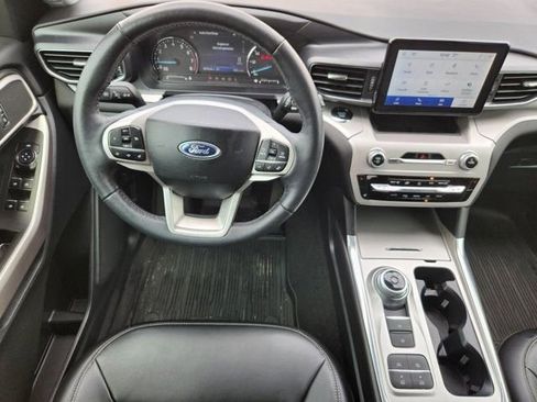 Used 2024 Ford Explorer XLT w/ Equipment Group 202A RWD image 26
