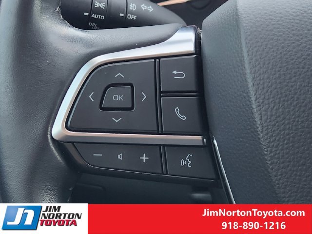 Used 2021 Toyota Highlander XLE FWD image 28