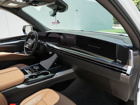 Used 2025 Cadillac Escalade Premium Luxury w/ LPO, Floor Liner Package AWD/4WD image 21