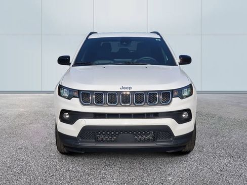Used 2023 Jeep Compass Latitude AWD/4WD image 2