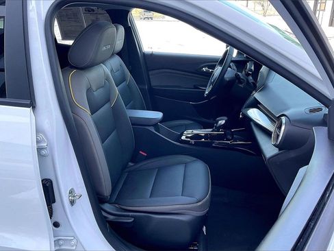 Used 2025 Chevrolet Trax ACTIV w/ Sunroof Package image 7