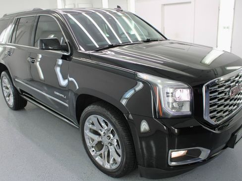 Used 2020 GMC Yukon Denali w/ Denali Premium Package AWD/4WD image 10