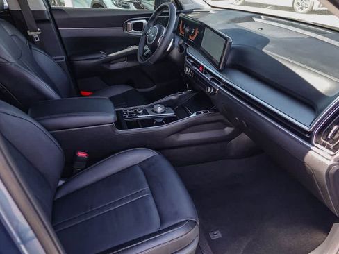 Certified 2025 Kia Sorento EX w/ EX Panoramic Sunroof Package image 15