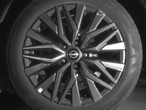 Used 2025 Nissan Altima 2.5 SV FWD image 14