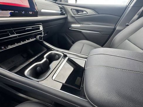 Certified 2024 Chevrolet Traverse LT w/ Trailering Package image 11