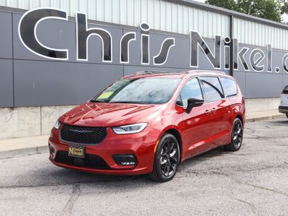 Used 2025 Chrysler Pacifica Limited