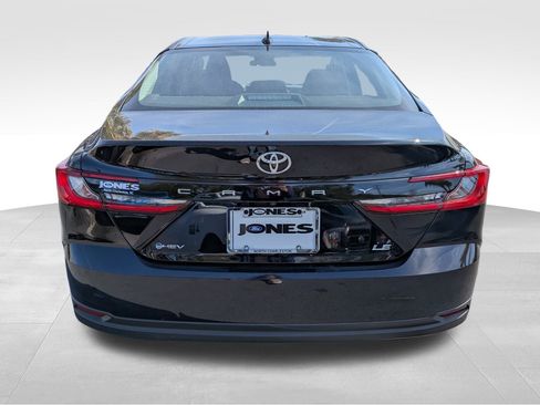 Used 2025 Toyota Camry LE image 7