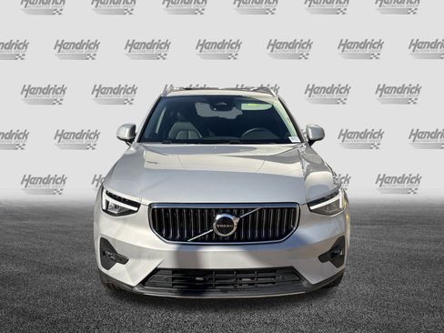 Used 2025 Volvo XC40 B5 Plus image 3