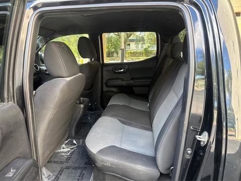Used 2020 Toyota Tacoma TRD Off-Road w/ Technology Package AWD/4WD image 10