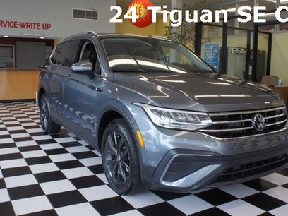 Used 2024 Volkswagen Tiguan SE w/ Panoramic Sunroof Package