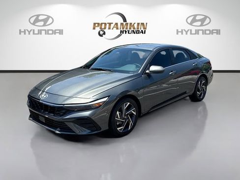 Certified 2025 Hyundai Elantra SEL w/ Cargo Package FWD image 1