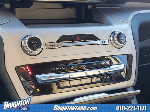 Used 2023 Ford Explorer XLT w/ Equipment Group 202A image 25