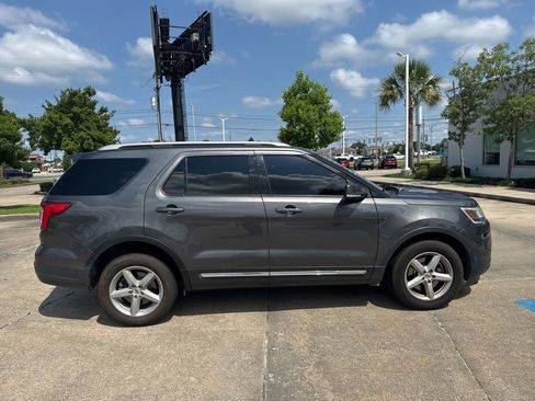 Used 2019 Ford Explorer XLT w/ Equipment Group 202A FWD image 5