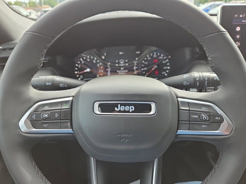 Used 2023 Jeep Compass Latitude w/ Convenience Group AWD/4WD image 29